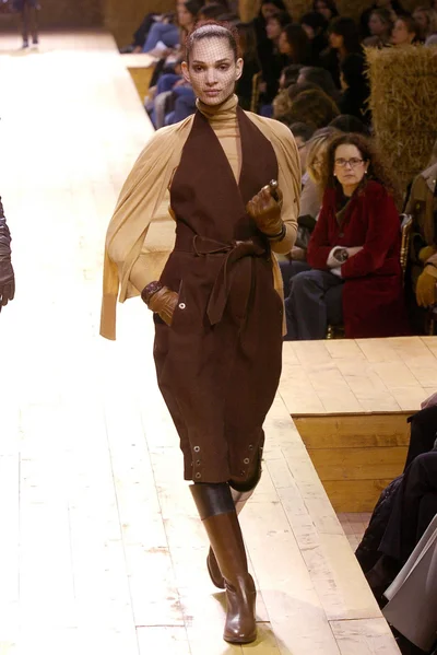Look 3